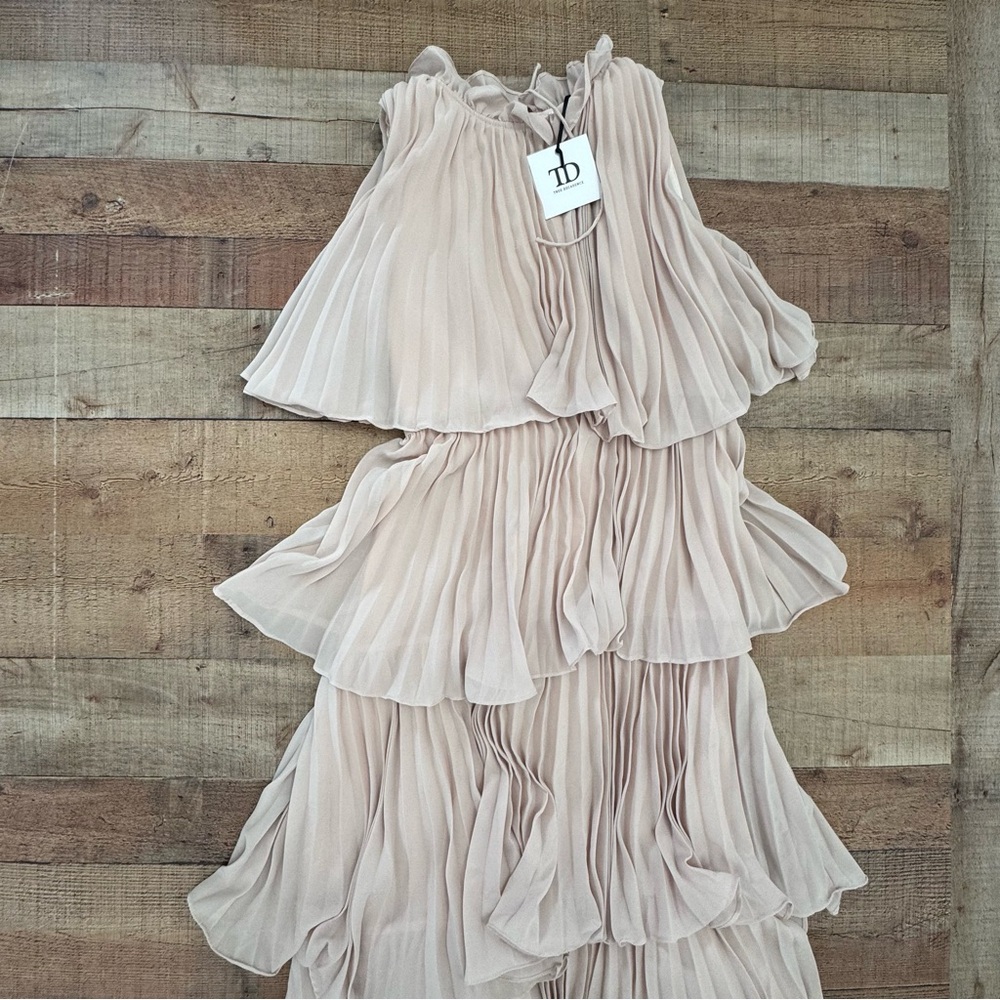 True Decadence Sleeveless Tier Occassion Dress ECRU Size LARGE NEW with TAGS - Picture 5 of 6